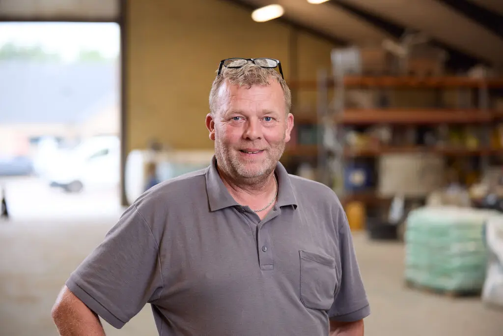 Portræt af direktør Preben Poulsen i værkstedet hos Preben Poulsen Murer & Entreprenørfirma